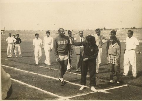 Mary D'souza with Jesse Owens in India